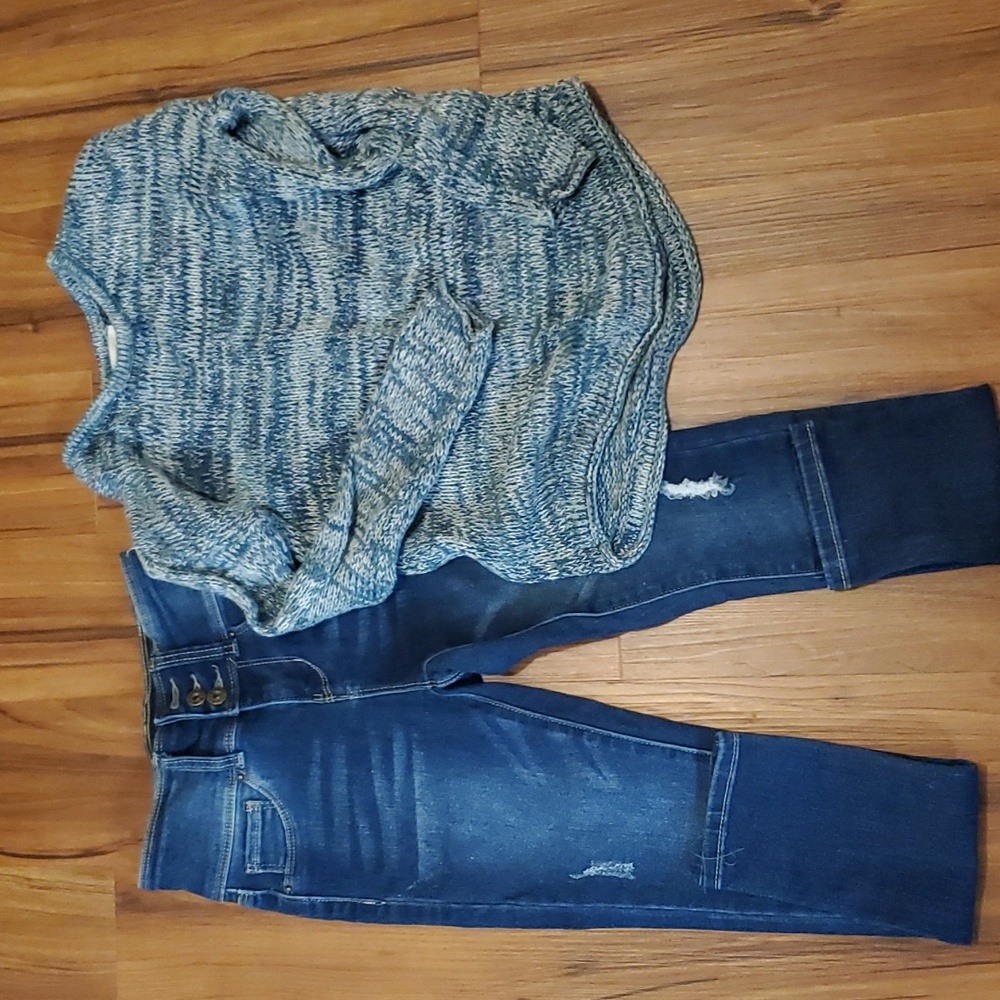 Girls jeans/sweater outfit